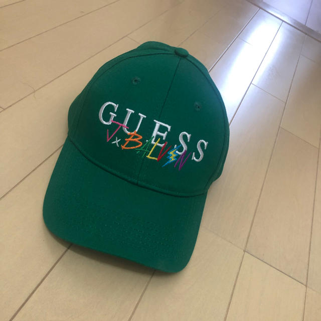 「早い者勝ち」GUESS×JBALVIN コラボキャップ