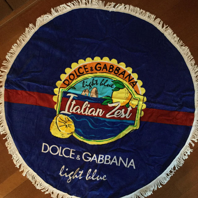 DOLCE&GABBANA(ドルチェアンドガッバーナ)の新品 非売品ノベルティドルチェ&ガッバーナ light blue ビーチタオル インテリア/住まい/日用品の日用品/生活雑貨/旅行(タオル/バス用品)の商品写真