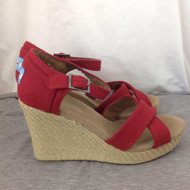 TOMS(トムズ)のTOMS トムズ strappy wedge サンダル ウェッジ クロス(17) レディースの靴/シューズ(サンダル)の商品写真