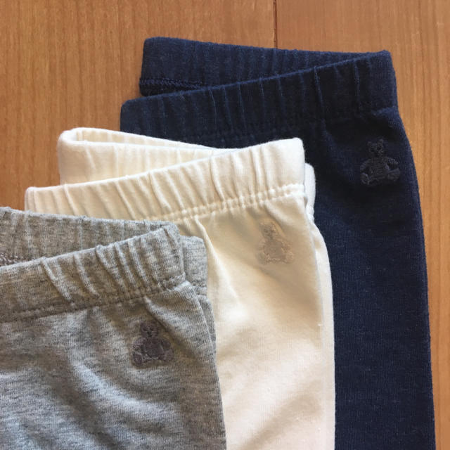 babyGAP(ベビーギャップ)の今期新品未使用★baby gapレギンス3枚セット80 キッズ/ベビー/マタニティのベビー服(~85cm)(パンツ)の商品写真