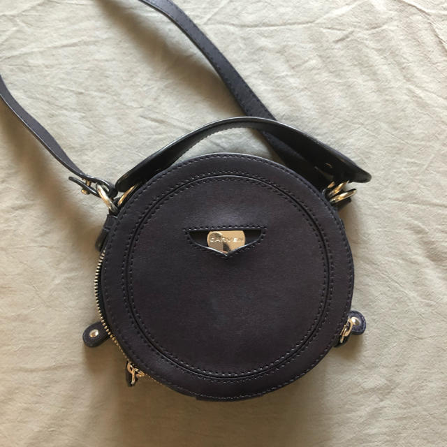 CARVEN(カルヴェン)のCARVEN 円形 ショルダーバッグ レディースのバッグ(ショルダーバッグ)の商品写真