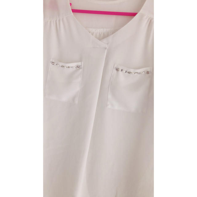MISCH MASCH(ミッシュマッシュ)のミッシュマッシュ ビジュー付きシャツ レディースのトップス(シャツ/ブラウス(半袖/袖なし))の商品写真