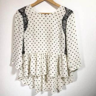 フォーエバートゥエンティーワン(FOREVER 21)のめっちゃ着痩せ‼︎ ドット●レース風 ペプラム ブラウス(シャツ/ブラウス(長袖/七分))