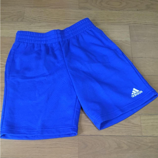 adidas(アディダス)の新品 アディダス 子供 ショート パンツ キッズ/ベビー/マタニティのキッズ服男の子用(90cm~)(パンツ/スパッツ)の商品写真