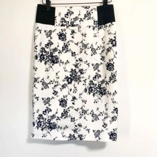 ザラ(ZARA)の新品(*≧∀≦*) 花柄❤︎ストレッチ❤︎着痩せ ペンシル スカート(ひざ丈スカート)