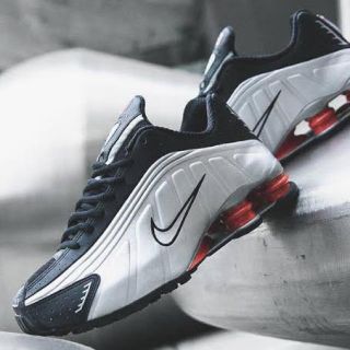 ナイキ(NIKE)のNIKE SHOX R4(スニーカー)