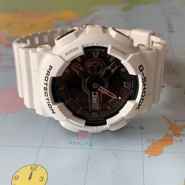 G-SHOCK(ジーショック)のG-SHOCK 白 メンズの時計(腕時計(デジタル))の商品写真