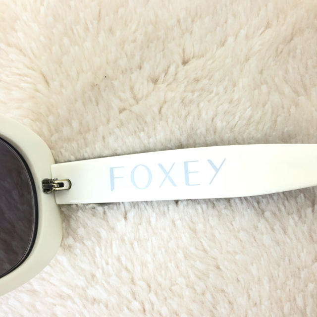 FOXEY(フォクシー)の【美品/送料無料】フォクシー サングラス ホワイト×ブラック レディースのファッション小物(サングラス/メガネ)の商品写真