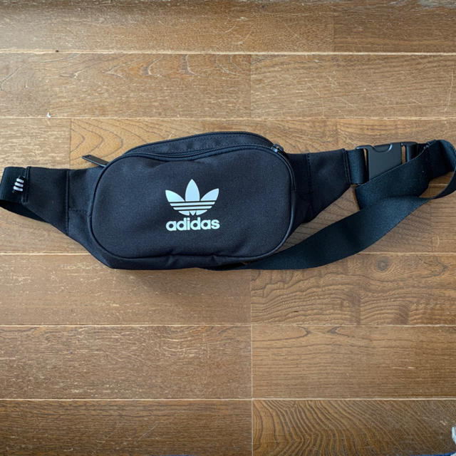 adidas(アディダス)のアディダス ショルダーバック メンズのバッグ(ショルダーバッグ)の商品写真