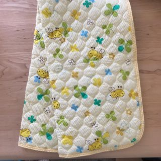 ニシマツヤ(西松屋)の新品☆さわやか敷きパッド☆ハチ柄(敷パッド)