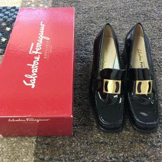 サルヴァトーレフェラガモ(Salvatore Ferragamo)のフェラガモ/Ferragamo ローファー 黒 (94001178)(ローファー/革靴)