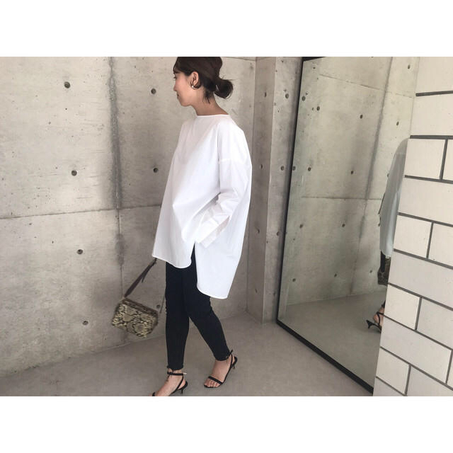 ella_selectshop long slit blouse