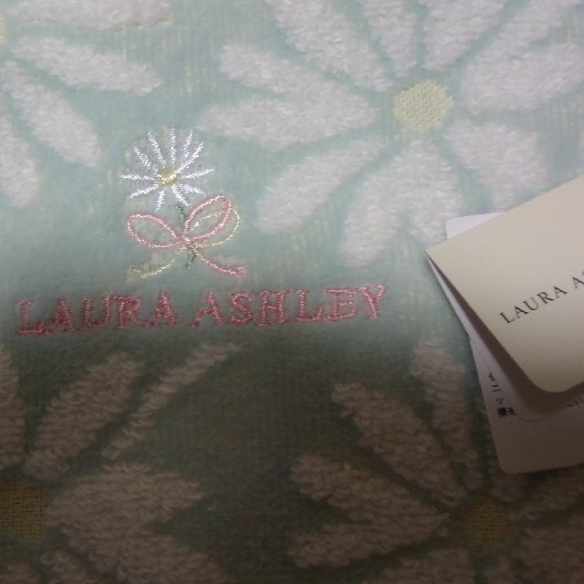 LAURA ASHLEY(ローラアシュレイ)のタオルハンカチ 新品未使用 LAURA ASHLEY レディースのファッション小物(ハンカチ)の商品写真