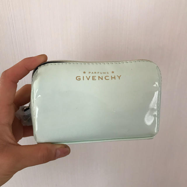 GIVENCHY(ジバンシィ)のジパンシィ ポーチ レディースのファッション小物(ポーチ)の商品写真