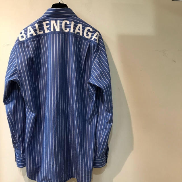 38 BALENCIAGA ストライプ バックロゴ シャツ | en.rs