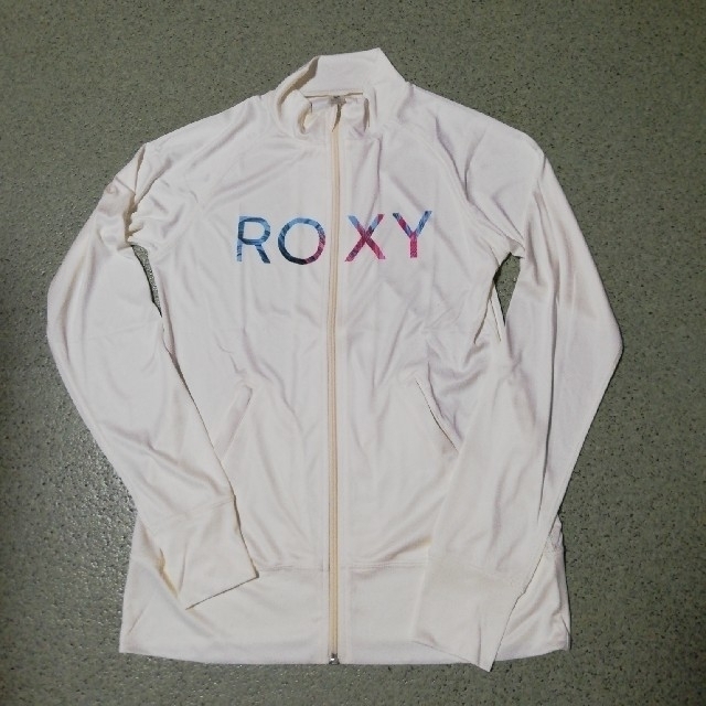 Roxy(ロキシー)の『お値下げ』新品ROXYラッシュガード　白 スポーツ/アウトドアのスポーツ/アウトドア その他(サーフィン)の商品写真