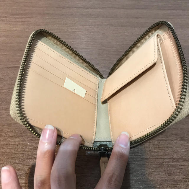 MUJI (無印良品)(ムジルシリョウヒン)の無印良品 二つ折り財布 イタリア産ヌメ革 ラウンドファスナー メンズのファッション小物(折り財布)の商品写真