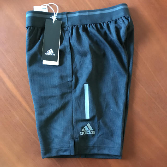 adidas(アディダス)の新品 ★ アディダス ボーイズ ハーフパンツ 130 ブラック キッズ/ベビー/マタニティのキッズ服男の子用(90cm~)(パンツ/スパッツ)の商品写真