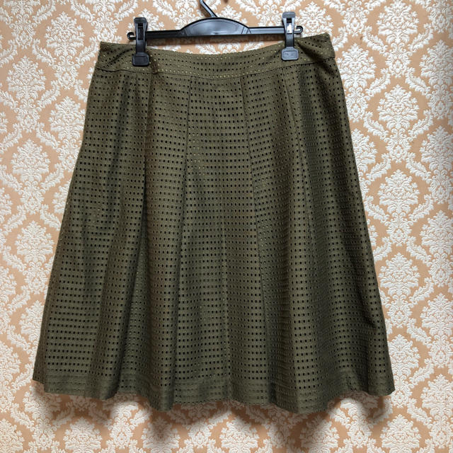 MINT BREEZE(ミントブリーズ)のカーキスカート  ウエスト80 レディースのスカート(ひざ丈スカート)の商品写真