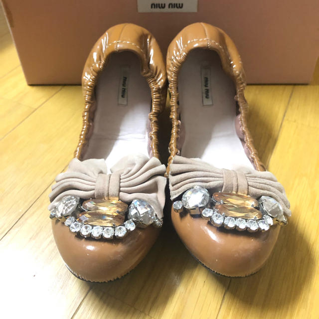 miumiu(ミュウミュウ)の値下げ ミュウミュウ フラットシューズ 美品 レディースの靴/シューズ(バレエシューズ)の商品写真