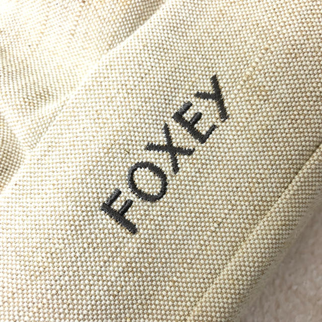 FOXEY(フォクシー)の【新品/送料無料】フォクシー がま口 ポーチ 麻 レディースのファッション小物(ポーチ)の商品写真