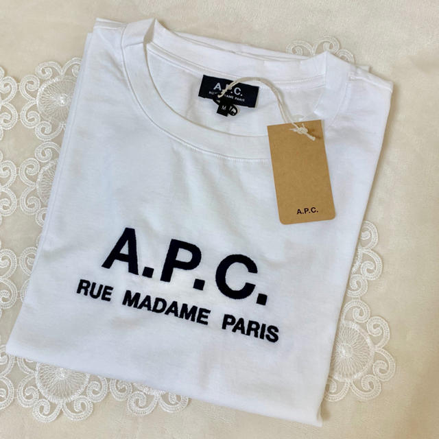 A.P.C(アーペーセー)の新品未使用 Mサイズ APC ロゴ刺繍 Tシャツ レディースのトップス(Tシャツ(半袖/袖なし))の商品写真