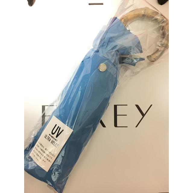 FOXEY(フォクシー)のFOXEY折りたたみ傘 新品 未開封  ロイヤルブルー フォクシー ノベルティ レディースのファッション小物(傘)の商品写真