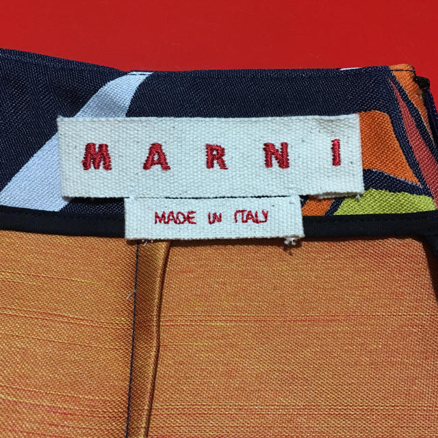 Marni(マルニ)のMARNI スカート マルニ ミモレ丈 ボタニカル シルク リゾート 総柄 レディースのスカート(ひざ丈スカート)の商品写真