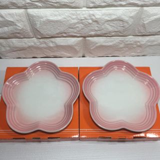 ルクルーゼ(LE CREUSET)のLE CREUSET ルクルーゼ フラワープレートS パウダーピンク 2点 新品(食器)