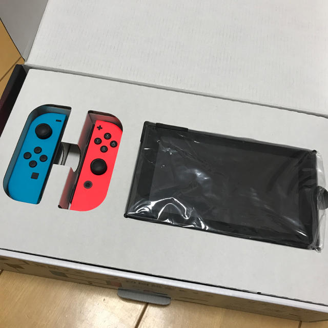 Nintendo Switch(ニンテンドースイッチ)のswitch 任天堂 本体 エンタメ/ホビーのゲームソフト/ゲーム機本体(家庭用ゲーム機本体)の商品写真