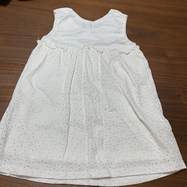 UNIQLO(ユニクロ)のUNIQLO 90cm トップス キッズ/ベビー/マタニティのキッズ服女の子用(90cm~)(Tシャツ/カットソー)の商品写真