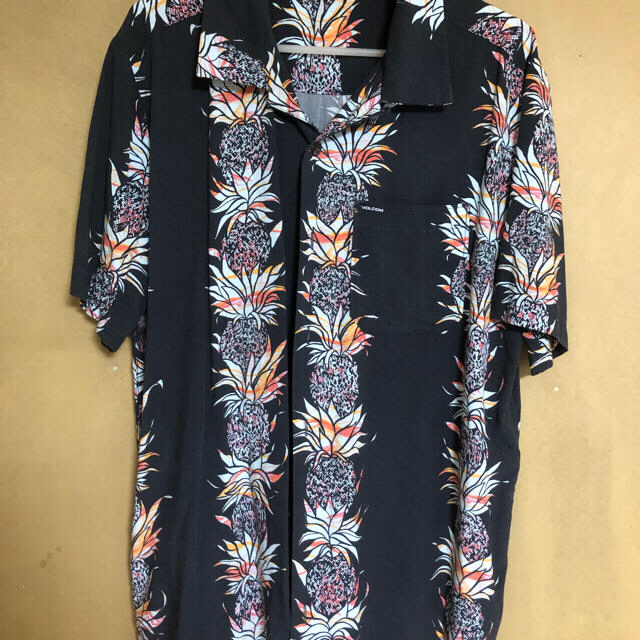 volcom(ボルコム)のボルコム シャツ 半袖 柄 メンズのトップス(Tシャツ/カットソー(半袖/袖なし))の商品写真