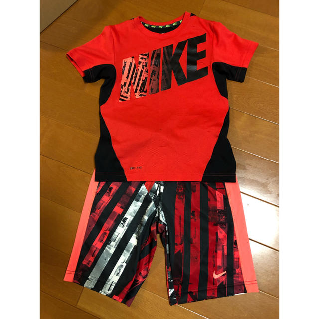 NIKE(ナイキ)のナイキ セットアップ キッズ/ベビー/マタニティのキッズ服男の子用(90cm~)(Tシャツ/カットソー)の商品写真