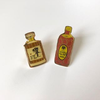 サントリー(サントリー)のSUNTORY ウィスキー ボトルデザインピンバッジ(バッジ/ピンバッジ)