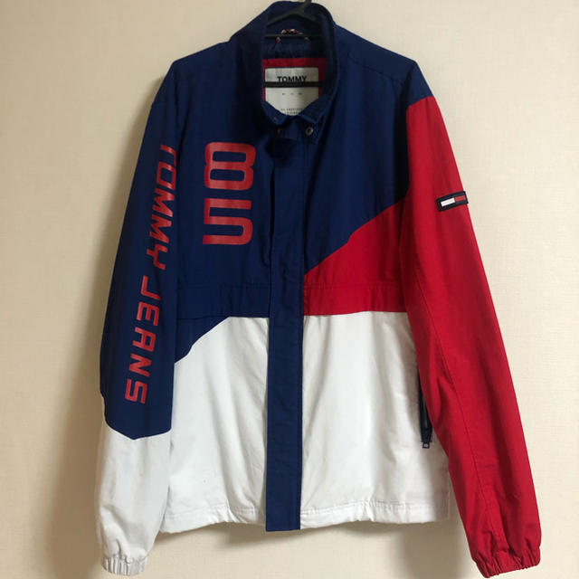 TOMMY(トミー)のTOMMY JEANS ジャケット メンズのジャケット/アウター(ナイロンジャケット)の商品写真