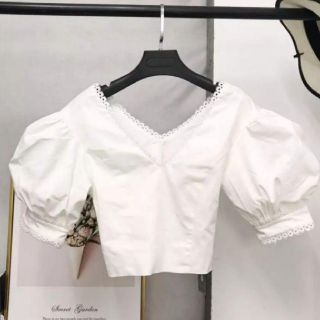 ザラ(ZARA)のVカットパンチレーストップス(シャツ/ブラウス(半袖/袖なし))