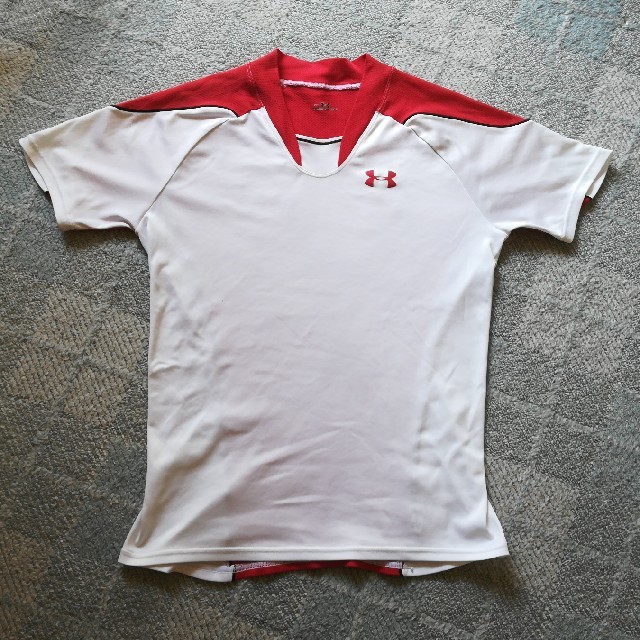 UNDER ARMOUR(アンダーアーマー)のアンダーアーマー　Tシャツ　150 スポーツ/アウトドアのトレーニング/エクササイズ(トレーニング用品)の商品写真