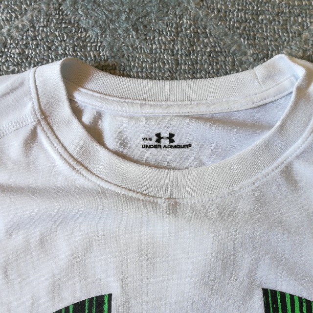 UNDER ARMOUR(アンダーアーマー)のアンダーアーマー　Tシャツ　150 スポーツ/アウトドアのトレーニング/エクササイズ(トレーニング用品)の商品写真