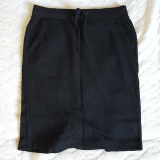 ユニクロ(UNIQLO)のUNIQLO　スウェット素材ブラックスカート(ひざ丈スカート)