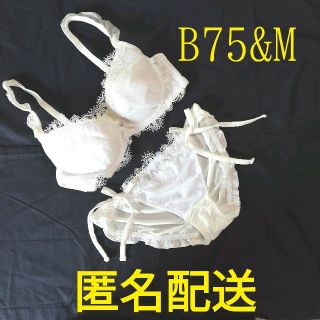 新品☆ホワイトブラショーツセット　ヒモ　B75&Mサイズ☆ホワイト系  <074(ブラ&ショーツセット)