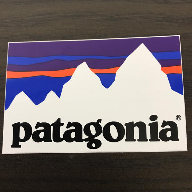 patagonia(パタゴニア)の【縦5.7cm横8.8cm】patagonia パタゴニア   公式ステッカー 自動車/バイクのバイク(ステッカー)の商品写真