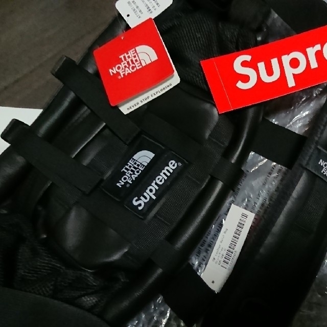 Supreme(シュプリーム)の最安★supreme 18fw leather ウエストバック 新品タグつき メンズのバッグ(ウエストポーチ)の商品写真