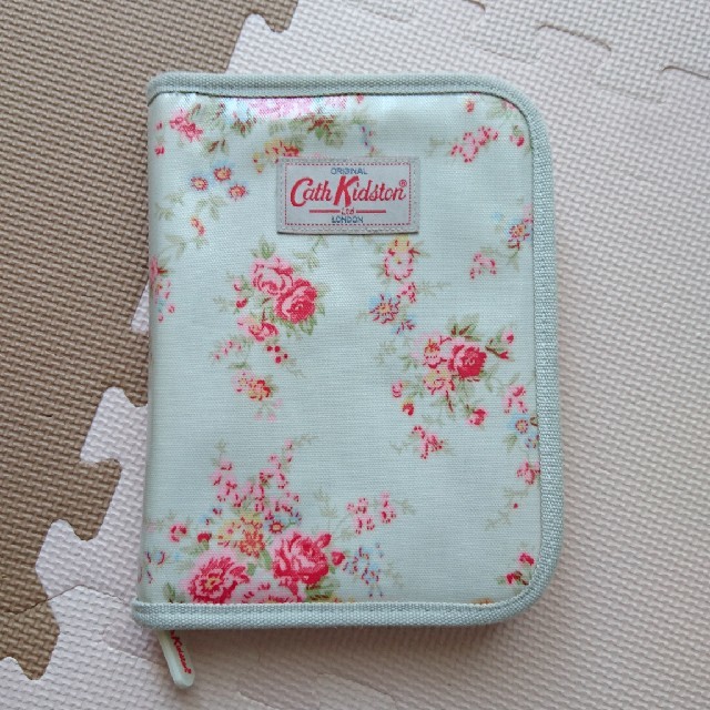 Cath Kidston(キャスキッドソン)のキャス・キッドソン 母子手帳ケース キッズ/ベビー/マタニティのマタニティ(母子手帳ケース)の商品写真