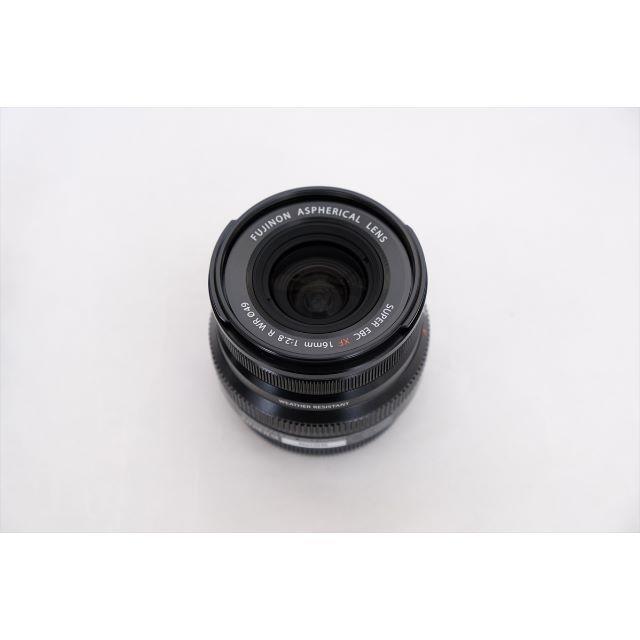 富士フイルム(フジフイルム)の新品購入 フジノンレンズ XF16mmF2.8 R WR ブラック 保証有 スマホ/家電/カメラのカメラ(レンズ(単焦点))の商品写真