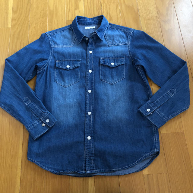 GU(ジーユー)のGUデニムシャツ  ユニクロTシャツ セット キッズ/ベビー/マタニティのキッズ服男の子用(90cm~)(Tシャツ/カットソー)の商品写真