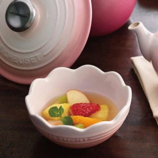 ルクルーゼ(LE CREUSET)の【未使用】ル・クルーゼ  フリル・ボール 14cm パウダーピンク(食器)