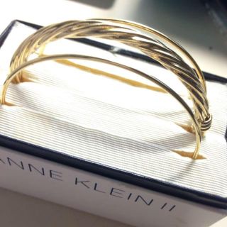 アンクライン(ANNE KLEIN)のANNE CLEIN/ゴールドバングル(ブレスレット/バングル)