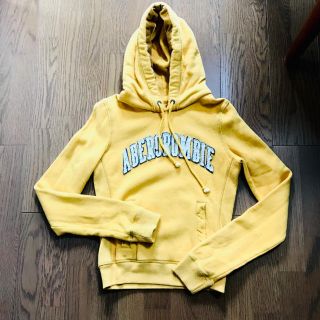 Abercrombie&Fitch(パーカー ・ イエロー/黄色系)のフリマ Abercrombie&Fitch(パーカー ・ イエロー/黄色系)のフリマ