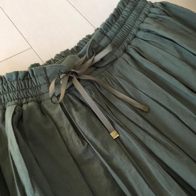 Discoat(ディスコート)のDiscoat  カーキ スカート レディースのスカート(ひざ丈スカート)の商品写真