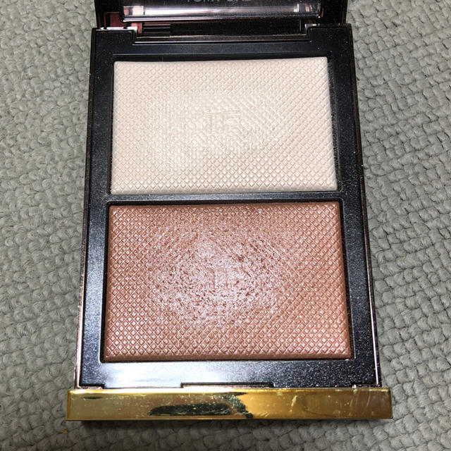 TOM FORD(トムフォード)のトムフォード  スキンイルミネイティングパウダーデュオ コスメ/美容のベースメイク/化粧品(フェイスパウダー)の商品写真